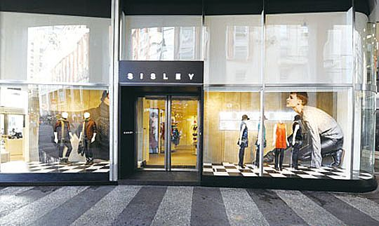 通明LED橱窗显示屏展示成效